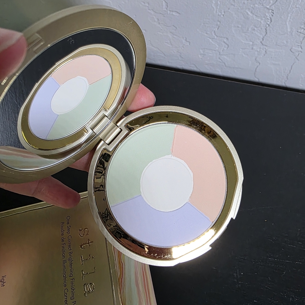 NEW Stila One Step Correct Brightening Finishing Powder - Picture 6 of 7
